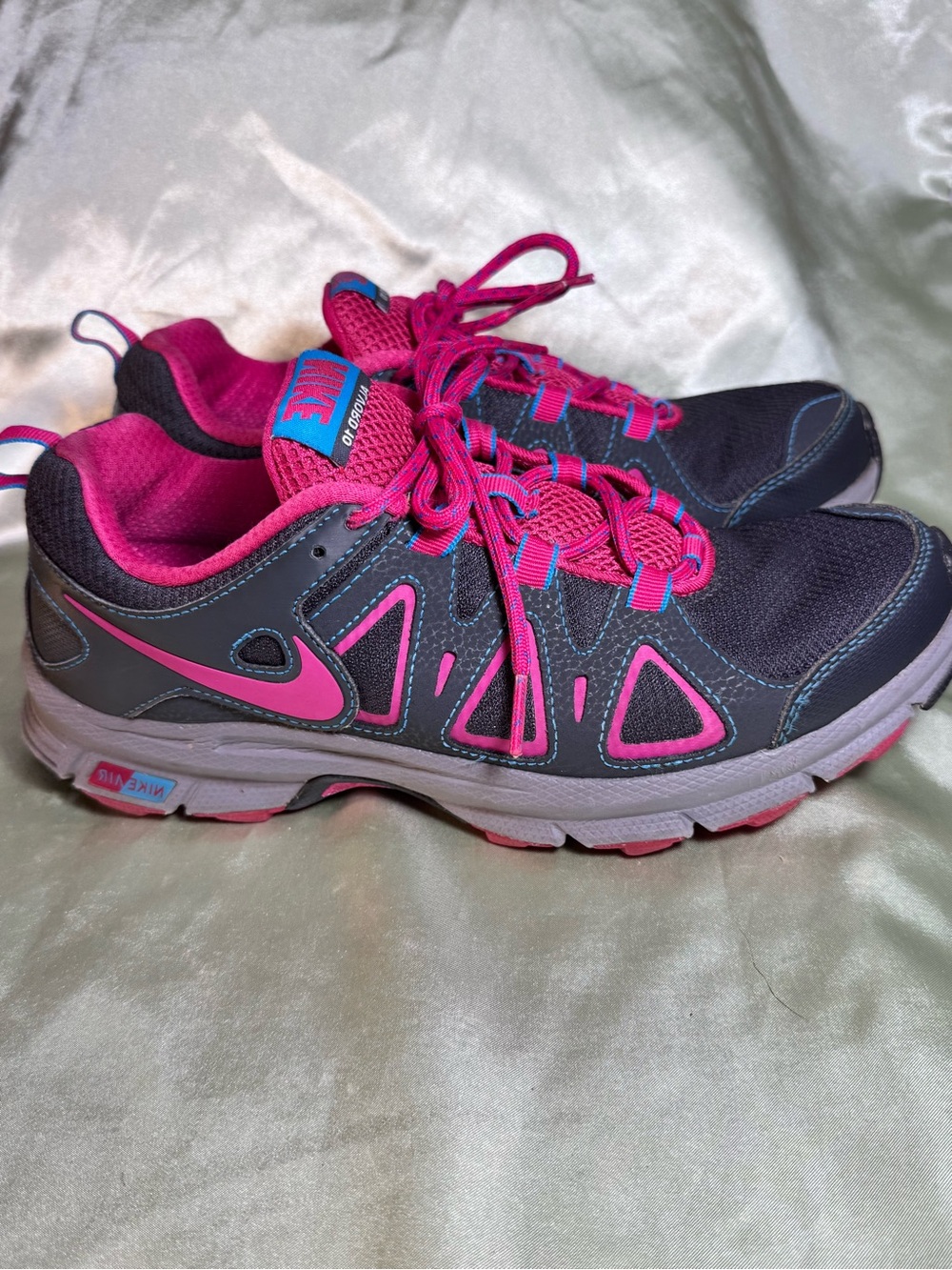 Nike Alvord 10 Women's Pink and Black Trail Running Shoes size 9